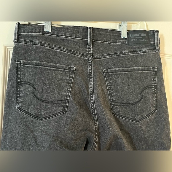 Signature by Levi Strauss Dark Gray Denim Distressed 28x28 - Picture 2 of 13